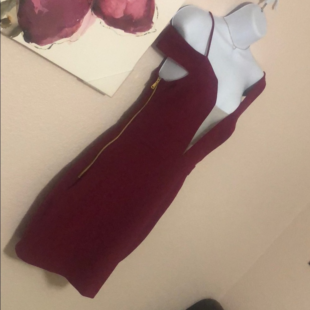 *BEBE* deep V off shoulder dress ❤️